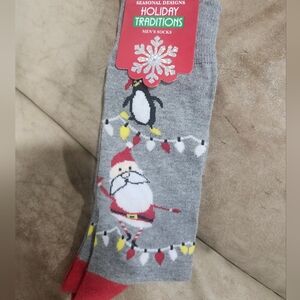 Holiday Traditions Mens Gray Christmas Socks Penguin Santa Grey